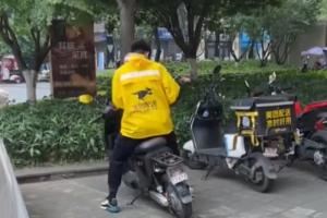昔日年薪180万！前重庆球员如今欠债400万：体会到了钱难挣屎难吃