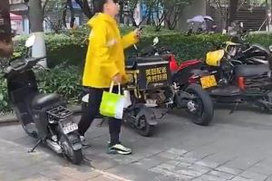 前中超球员：摆摊和送外卖也是一种尝试和体验生活