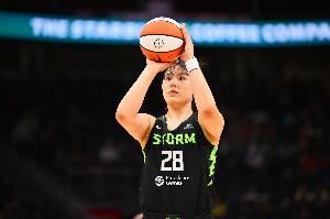 官方：WNBA达拉斯飞翼得到李月汝 送给西雅图风暴两个选秀权！
